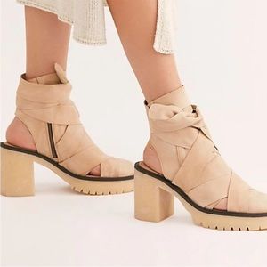 Free People tan Blake platform sandal bootie size 7.5/38